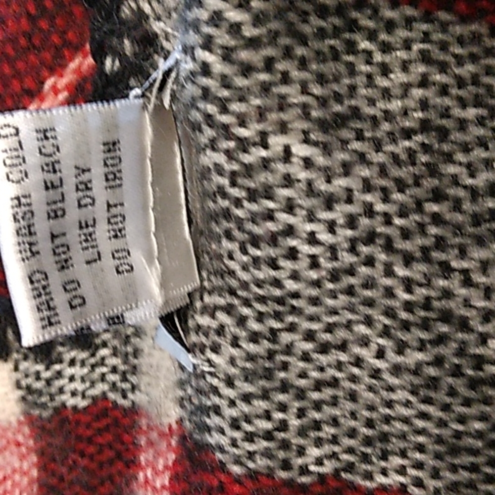 Plaid cape wrap Ruana - Picture 3 of 3